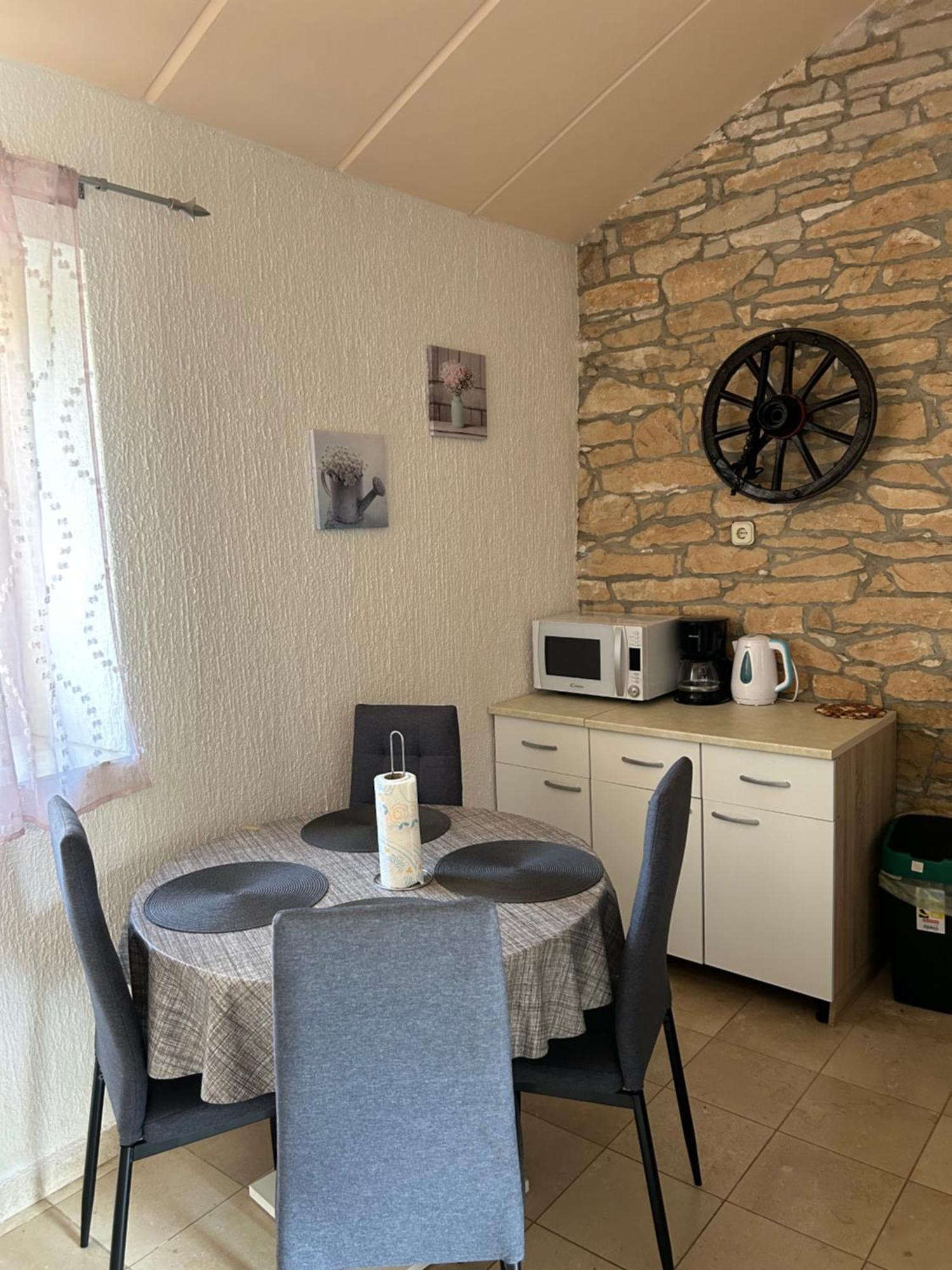 Appartamento Apartman Luka Krnica Esterno foto